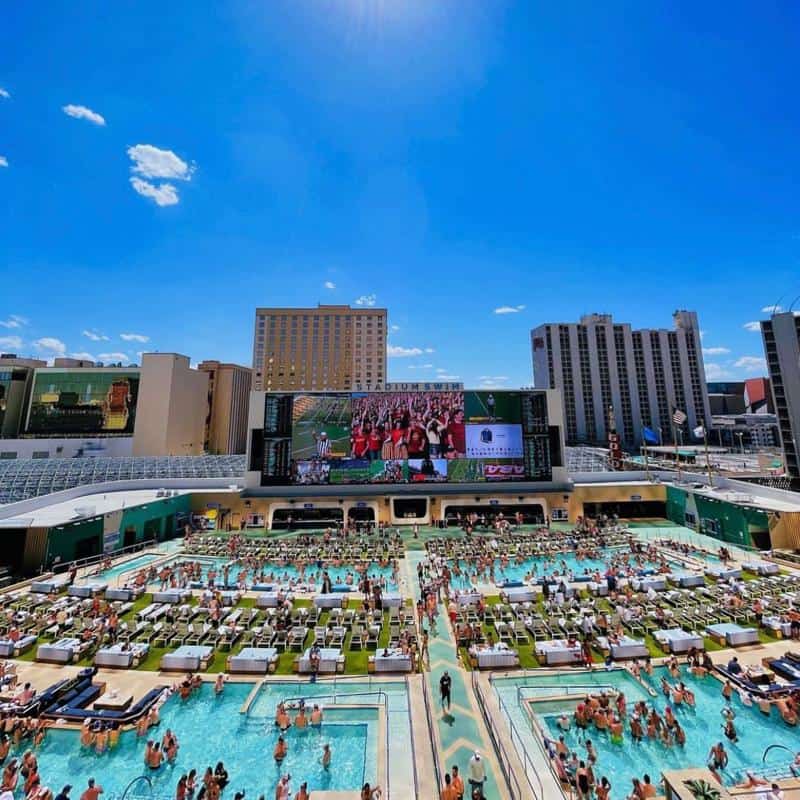 8 lujosas piscinas en la azotea en Las Vegas 2023