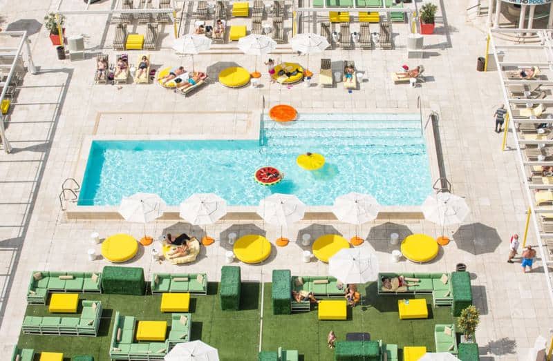 8 lujosas piscinas en la azotea en Las Vegas 2023
