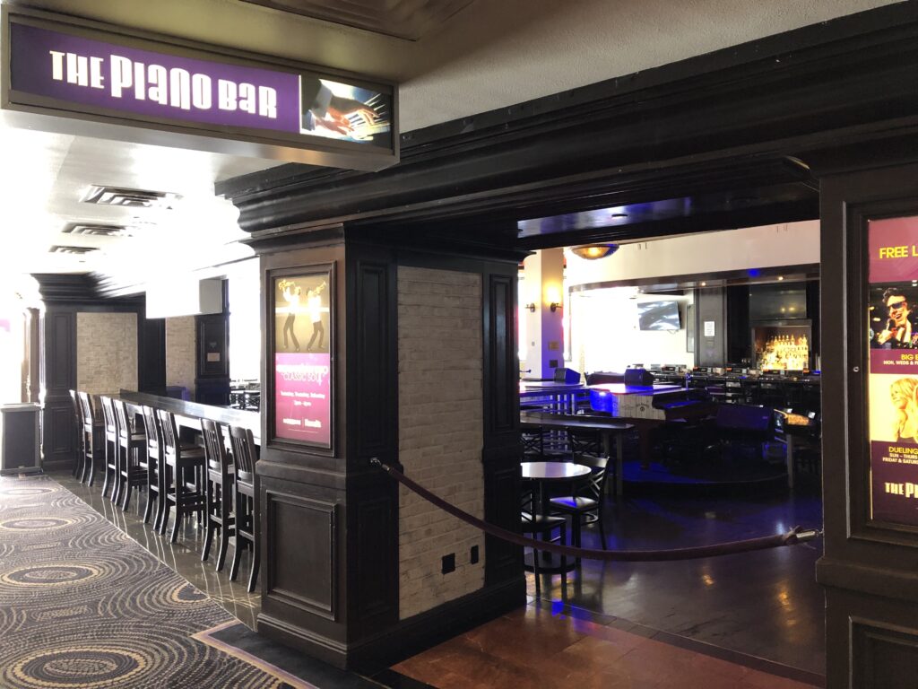 Duelo de piano-bares en Las Vegas: en el Strip y en el centro