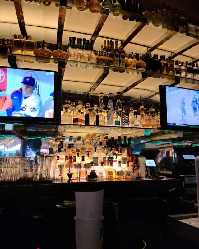 16 Fremont Street Bebidas baratas y Happy Hours 2023
