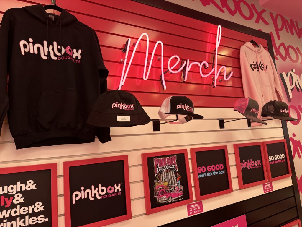 Una mirada al interior de Pinkbox Donuts – Plaza Las Vegas