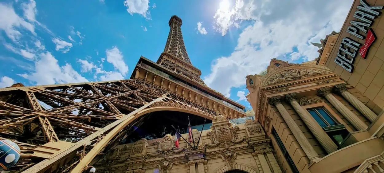La Torre Eiffel en Las Vegas: Experiencia, Restaurante y Espectáculo de Luces