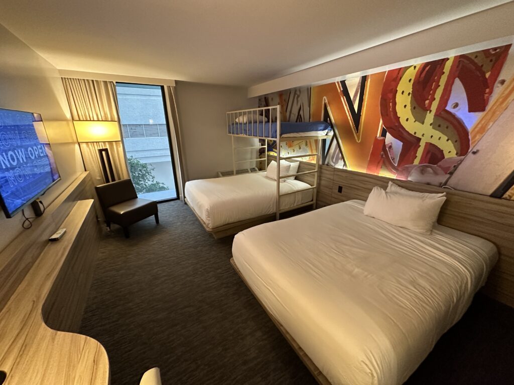 LINQ Las Vegas – Revisión de la habitación con literas – ¡Eche un vistazo al interior!
