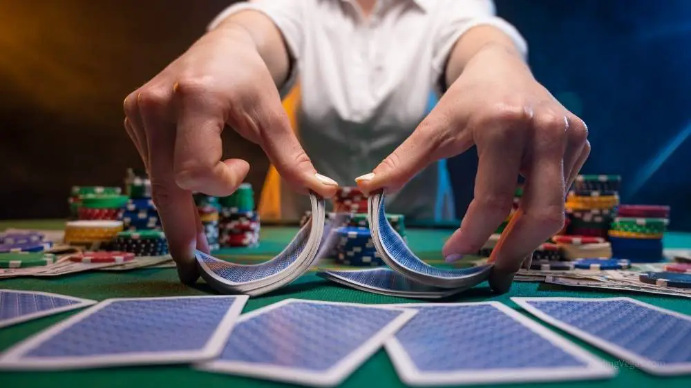 ¿Con qué frecuencia cambian las tarjetas los casinos de Las Vegas? (Reveló)