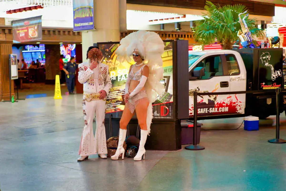 ¿Cuánta propina les das a los artistas callejeros en Las Vegas? (Consejo de Las Vegas)