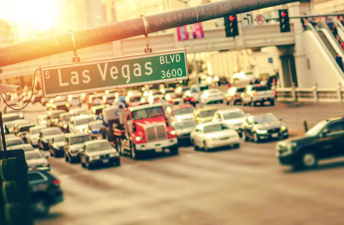 Conducir en Las Vegas: los mejores consejos de un local para un viaje tranquilo