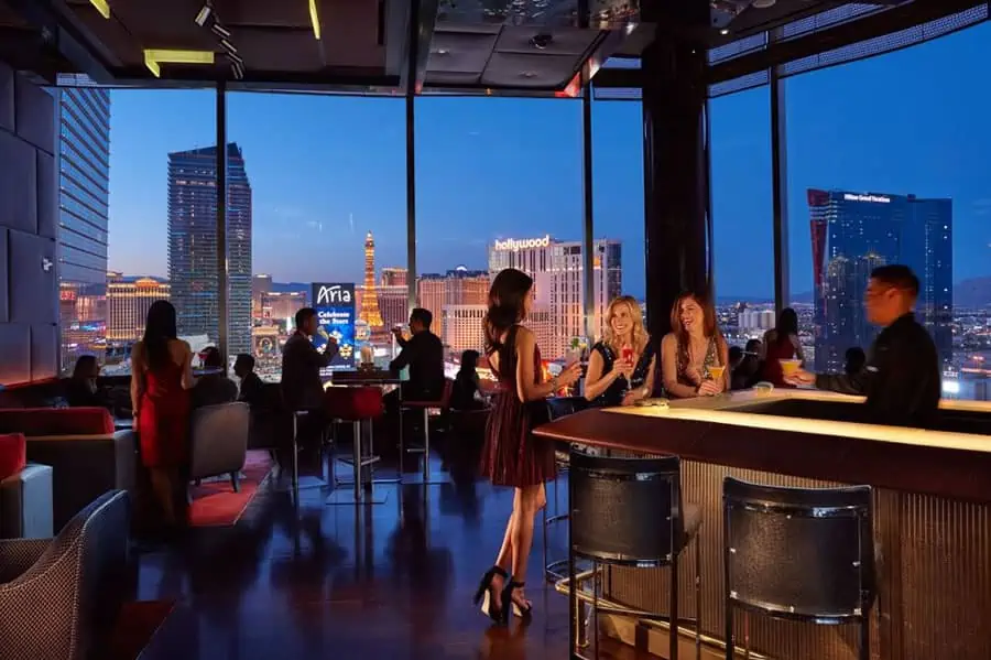 ¿Están abiertos los bares en Las Vegas?