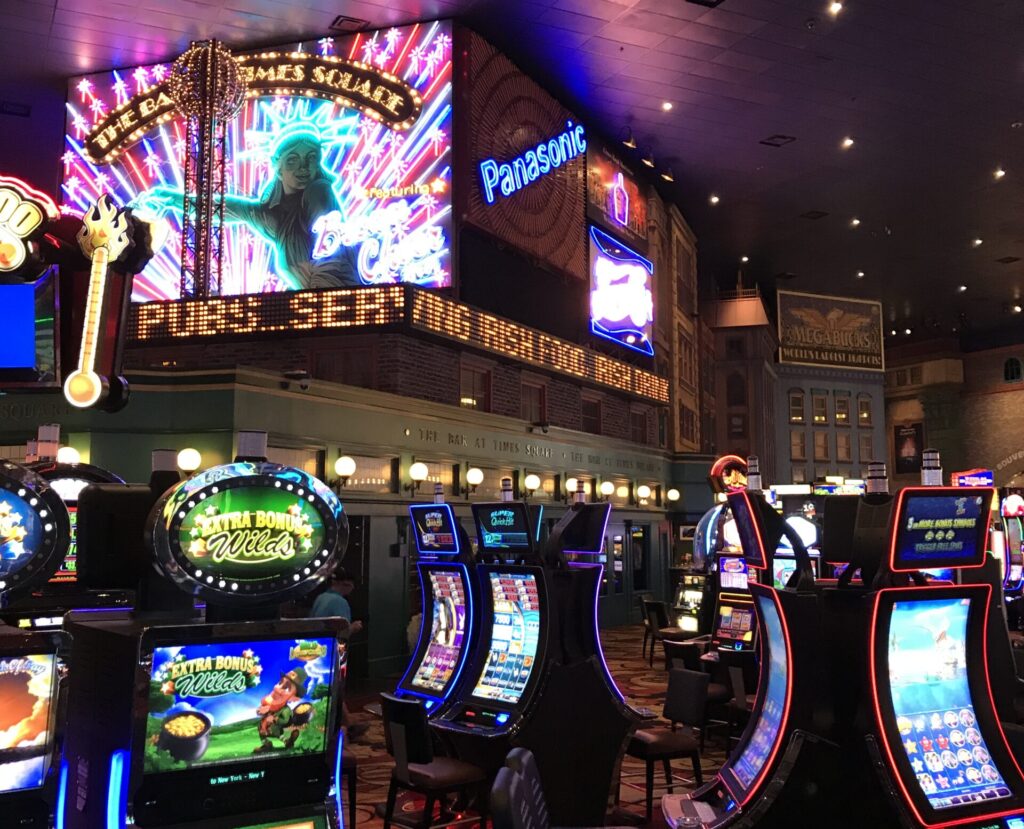 Duelo de piano-bares en Las Vegas: en el Strip y en el centro