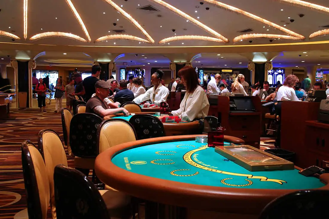 ¿Cuánto ganan los crupieres de casinos en Las Vegas?