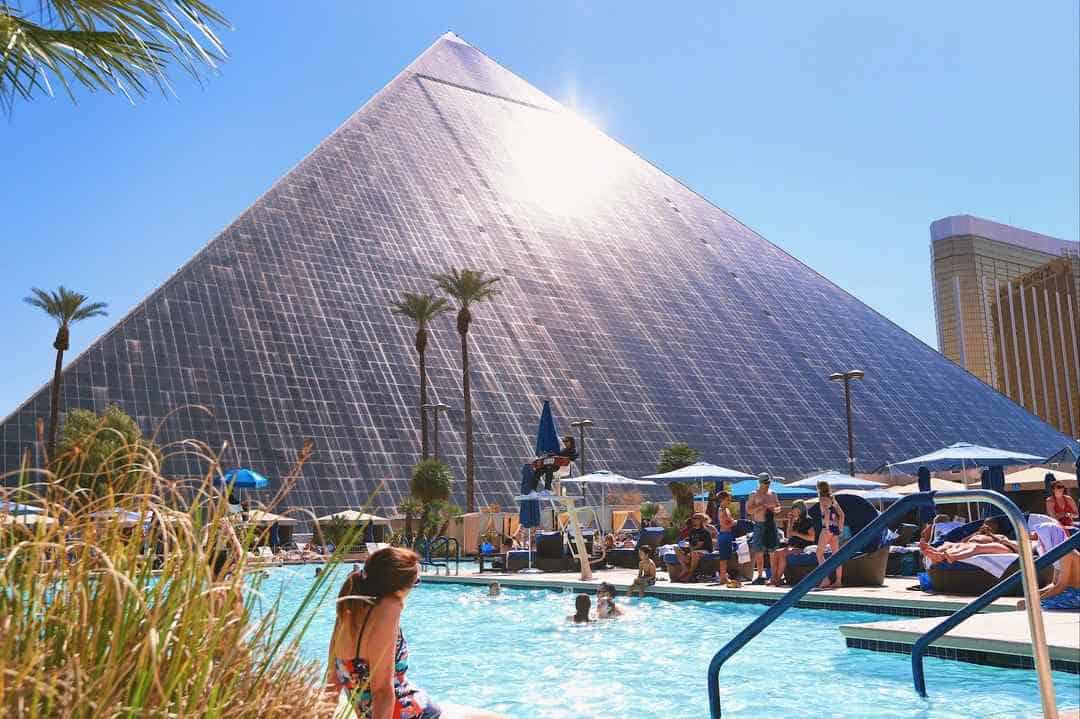 Piscinas de Luxor Las Vegas: horarios, precios y consejos