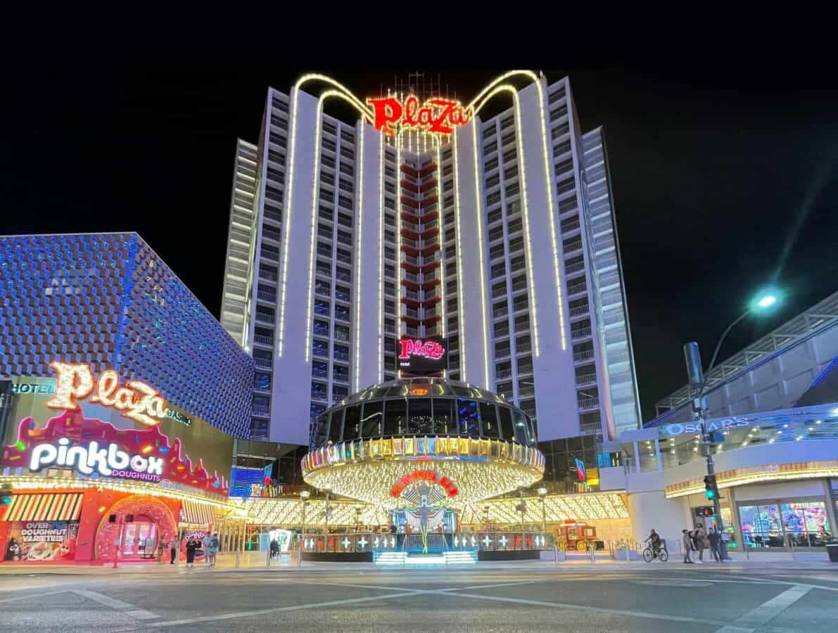 Guía completa del Plaza Hotel Las Vegas