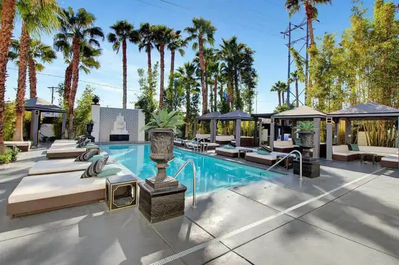 Las 5 piscinas en topless de Las Vegas 2023