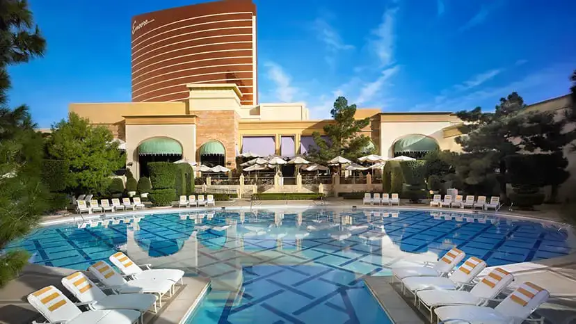 Las 5 piscinas en topless de Las Vegas 2023