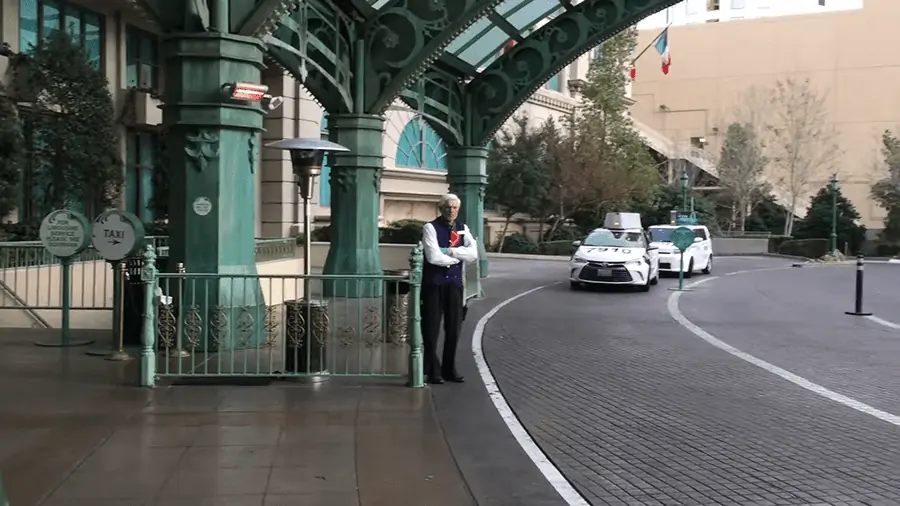 Estacionamiento en París, Las Vegas: tarifas de valet y estacionamiento sin asistencia