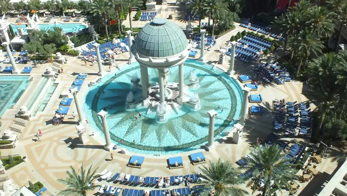 ¿Cuándo abren las piscinas en Las Vegas? (Horario de apertura diario y estacional)