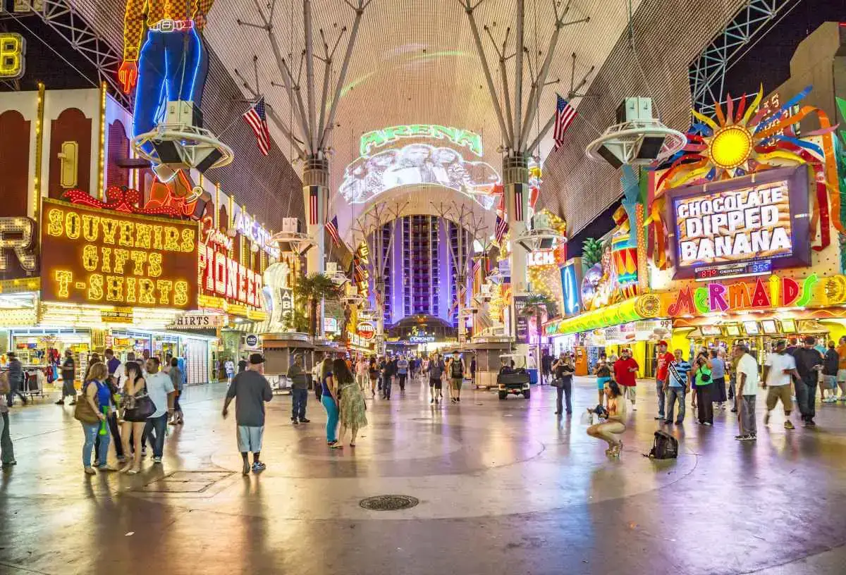 ¿Puedes ir a Las Vegas a los 18? (cosas que saber)