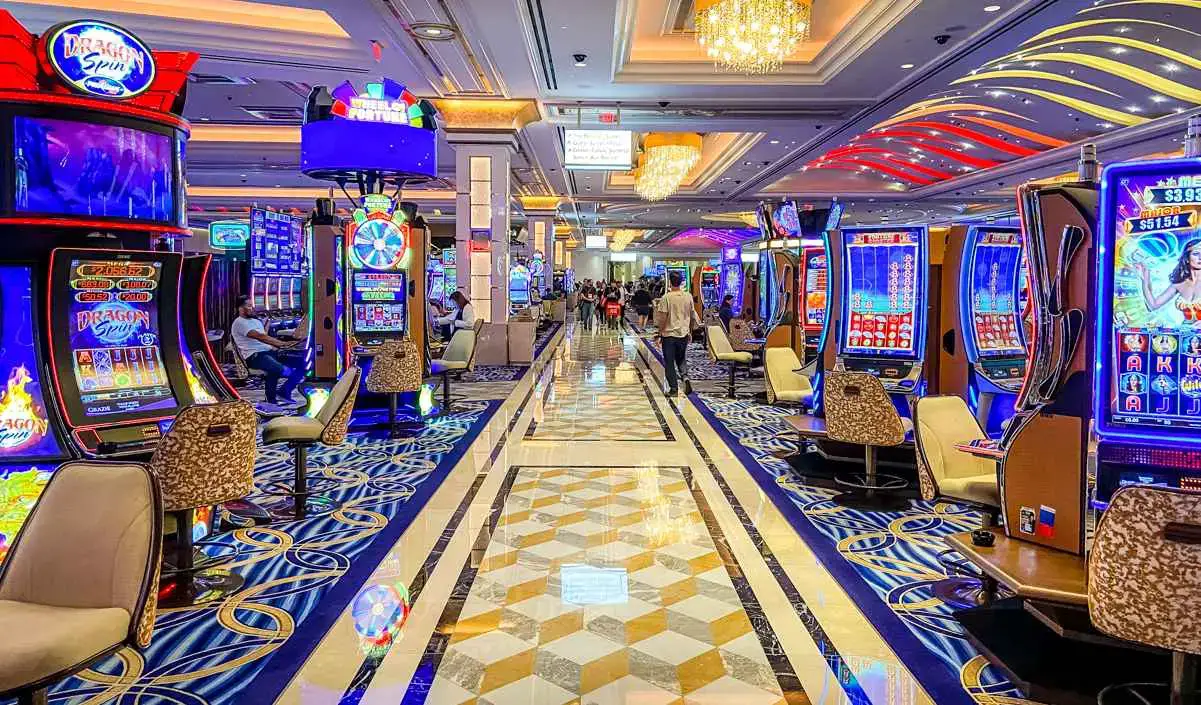 ¿Cuánto tienes que jugar para ganar dinero en Las Vegas? (Explicado) ¿Cuánto tienes que jugar para ganar dinero en Las Vegas? (Explicado)