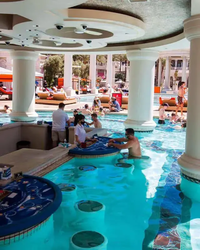 Las 7 piscinas del Caesars Palace: mapa, horarios, precios