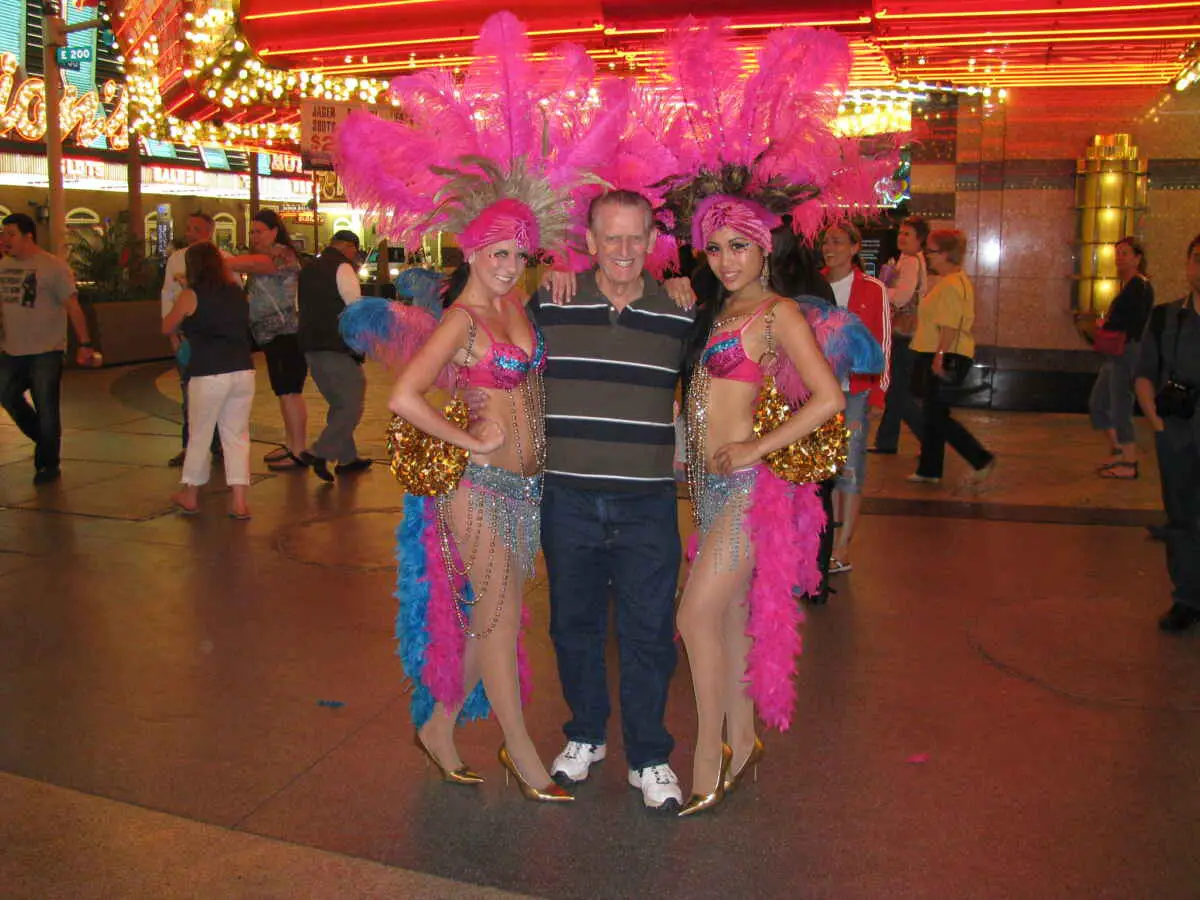 ¿Cuánta propina les das a los artistas callejeros en Las Vegas? (Consejo de Las Vegas) ¿Cuánta propina les das a los artistas callejeros en Las Vegas? (Consejo de Las Vegas)