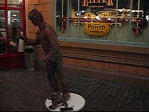 ¿Cuánta propina les das a los artistas callejeros en Las Vegas? (Consejo de Las Vegas)