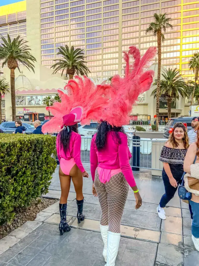¿Cuánta propina les das a los artistas callejeros en Las Vegas? (Consejo de Las Vegas) ¿Cuánta propina les das a los artistas callejeros en Las Vegas? (Consejo de Las Vegas)