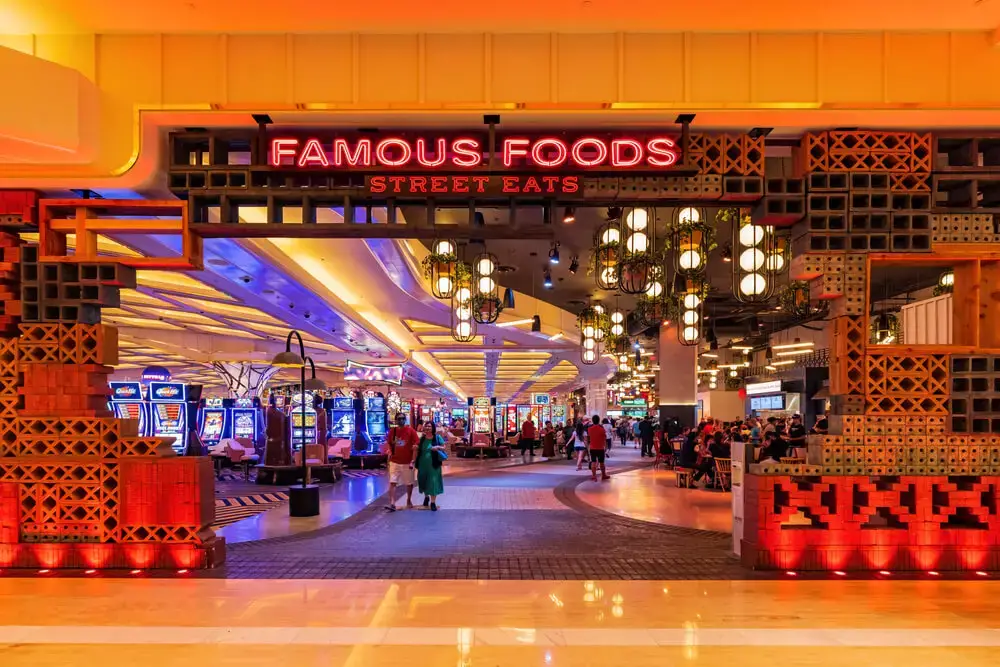 ¿Dónde puedo conseguir una cena barata en el Strip de Las Vegas?