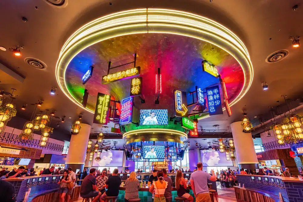 ¿Dónde puedo conseguir una cena barata en el Strip de Las Vegas?