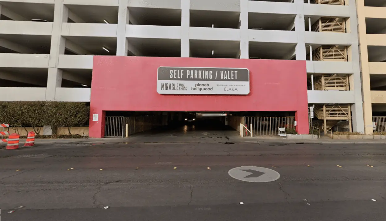 Planet Hollywood Parking: servicio de aparcacoches, estacionamiento sin asistencia y tarifas