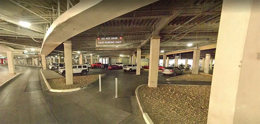 Planet Hollywood Parking: servicio de aparcacoches, estacionamiento sin asistencia y tarifas