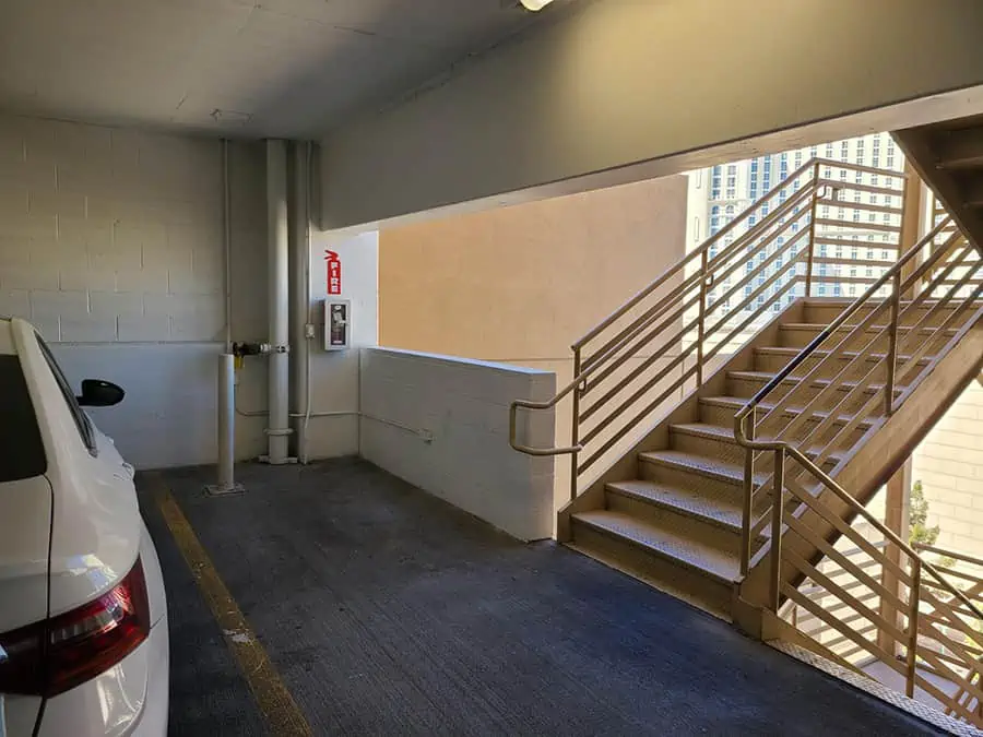 Planet Hollywood Parking: servicio de aparcacoches, estacionamiento sin asistencia y tarifas