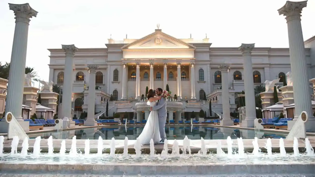 Boda en Caesars Palace: Paquetes, Capillas y Costos