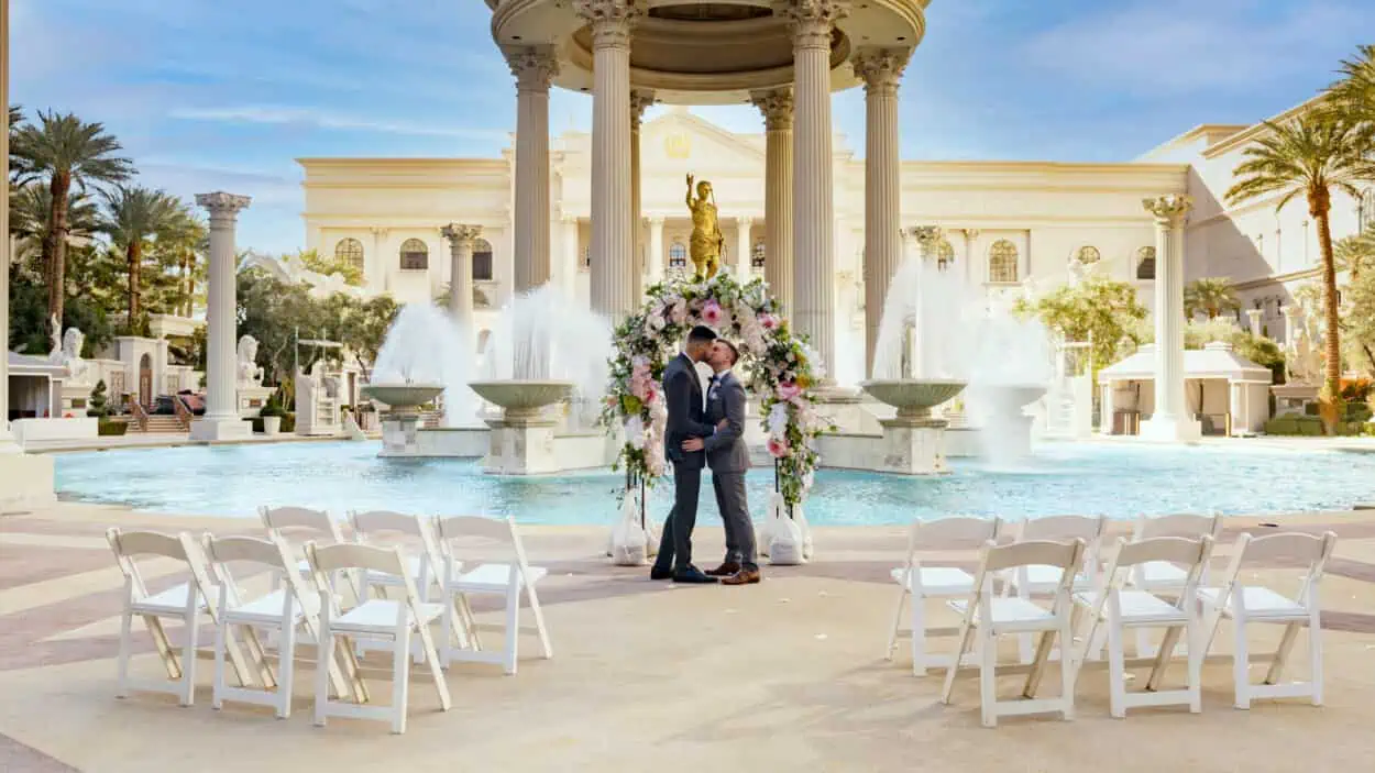 Boda en Caesars Palace: Paquetes, Capillas y Costos