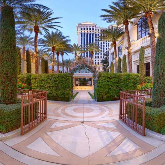 Boda en Caesars Palace: Paquetes, Capillas y Costos