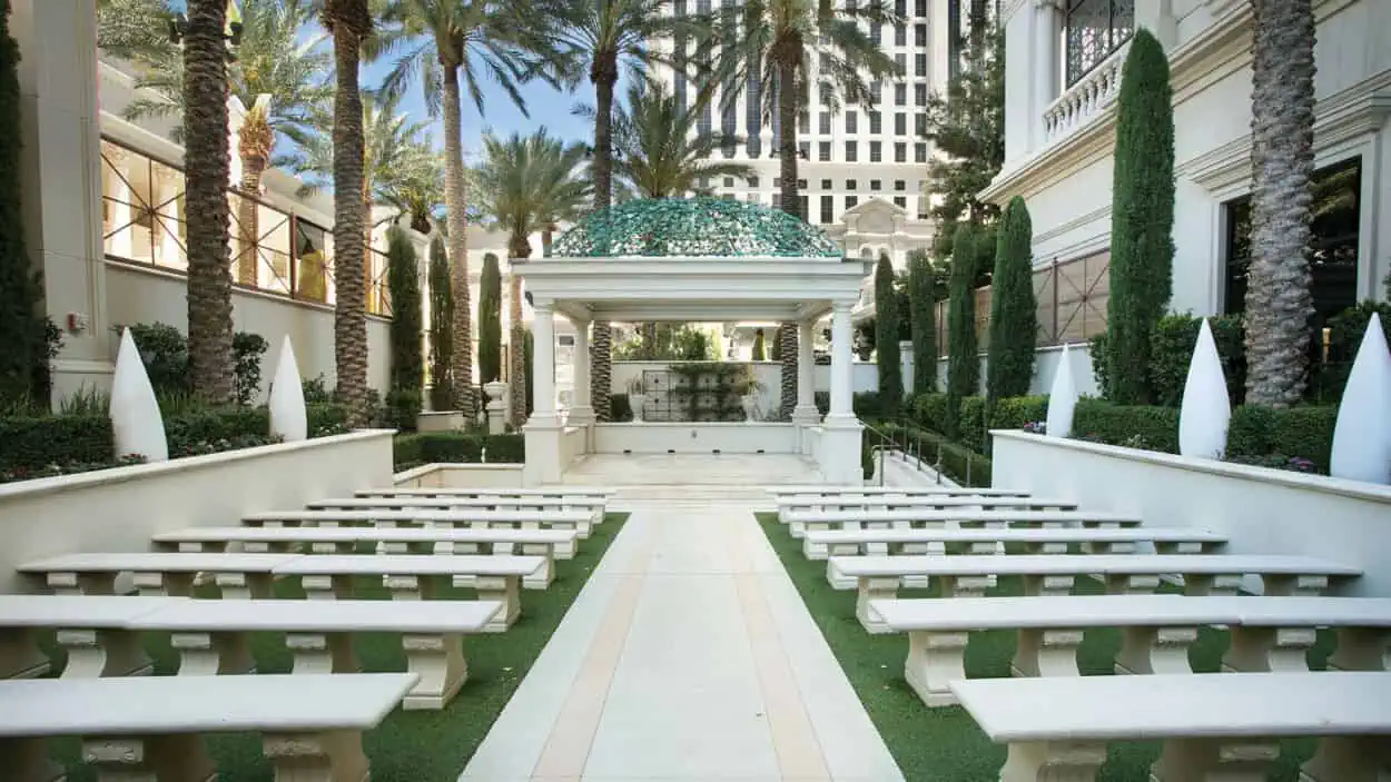 Boda en Caesars Palace: Paquetes, Capillas y Costos