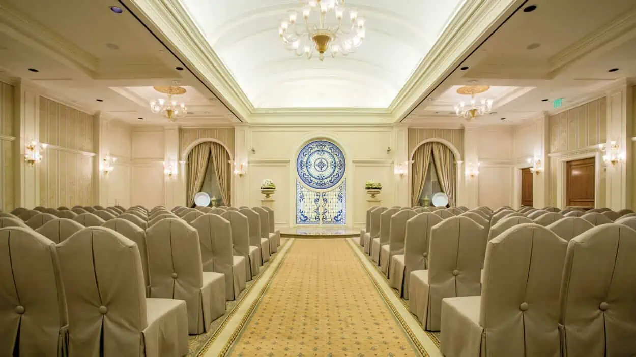 Boda en Caesars Palace: Paquetes, Capillas y Costos