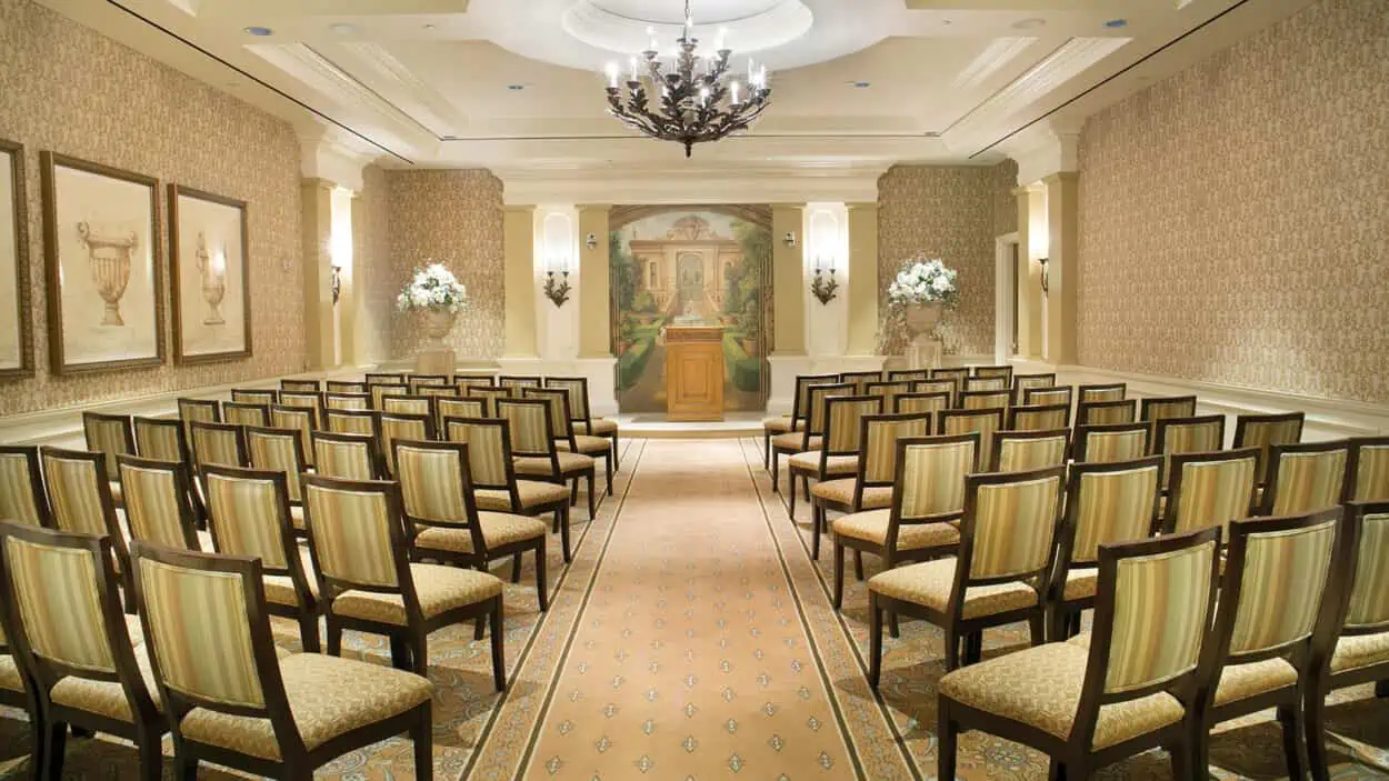 Boda en Caesars Palace: Paquetes, Capillas y Costos