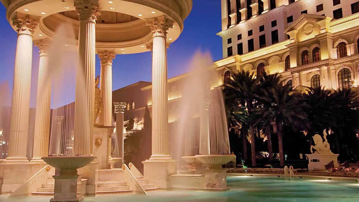 Boda en Caesars Palace: Paquetes, Capillas y Costos