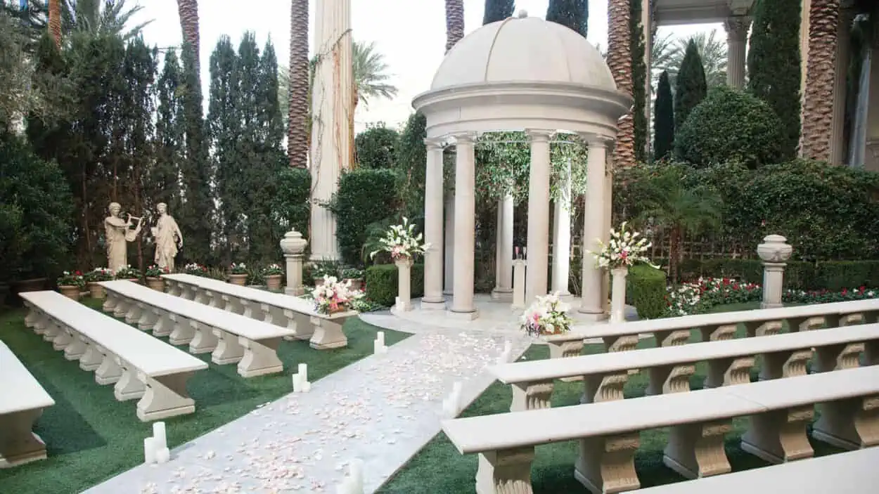 Boda en Caesars Palace: Paquetes, Capillas y Costos