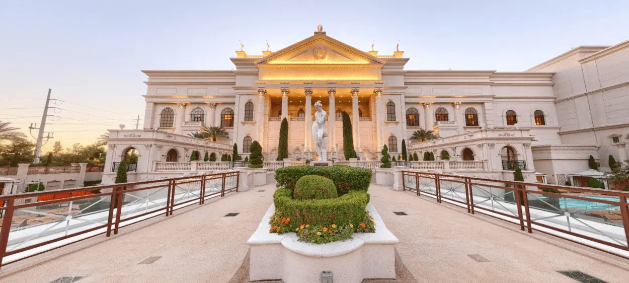 Boda en Caesars Palace: Paquetes, Capillas y Costos