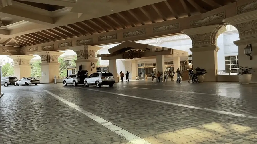 Estacionamiento Mandalay Bay: estacionamiento sin asistencia, valet parking y estacionamiento para vehículos recreativos