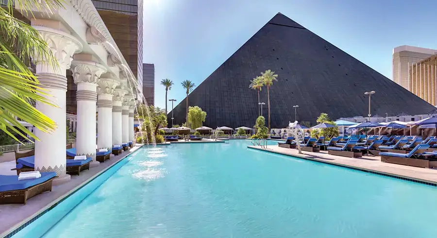 Piscina Luxor: Horarios, Cabañas y Tarifas