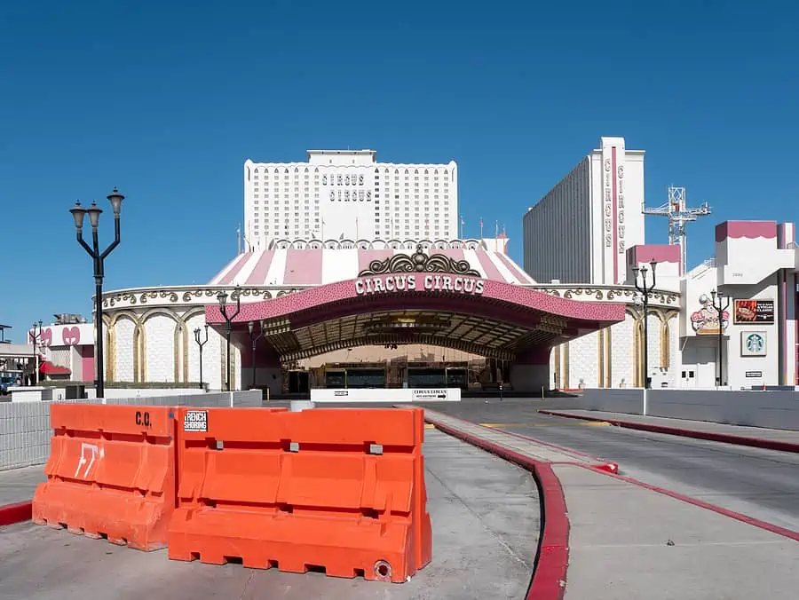 Circus Circus Parking: tarifas gratuitas de aparcamiento sin asistencia y servicio de aparcacoches