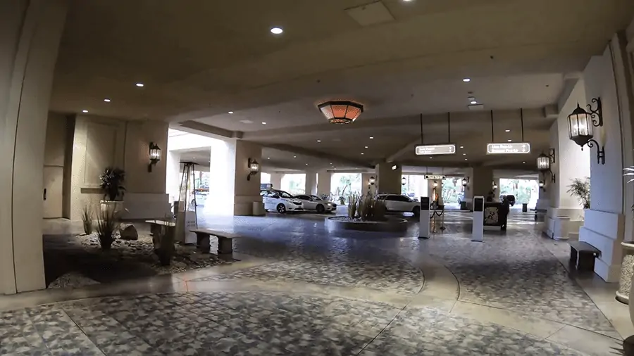Estacionamiento Mandalay Bay: estacionamiento sin asistencia, valet parking y estacionamiento para vehículos recreativos