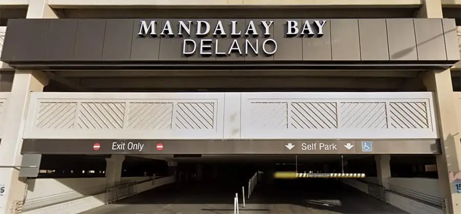Estacionamiento Mandalay Bay: estacionamiento sin asistencia, valet parking y estacionamiento para vehículos recreativos