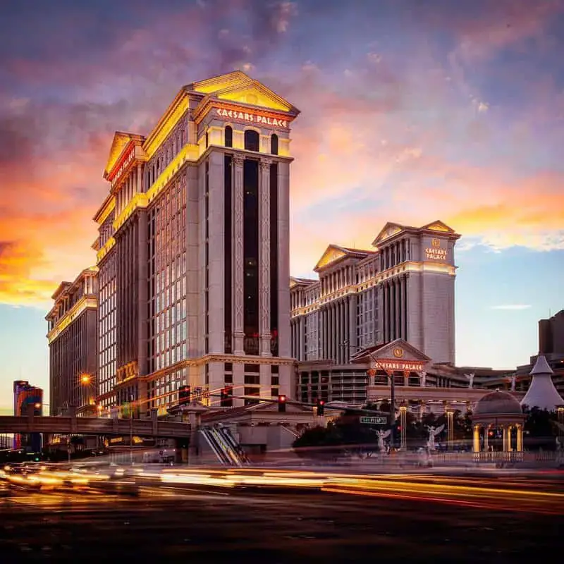 Tarifa de estacionamiento sin asistencia y valet parking en el Caesars Palace 2023