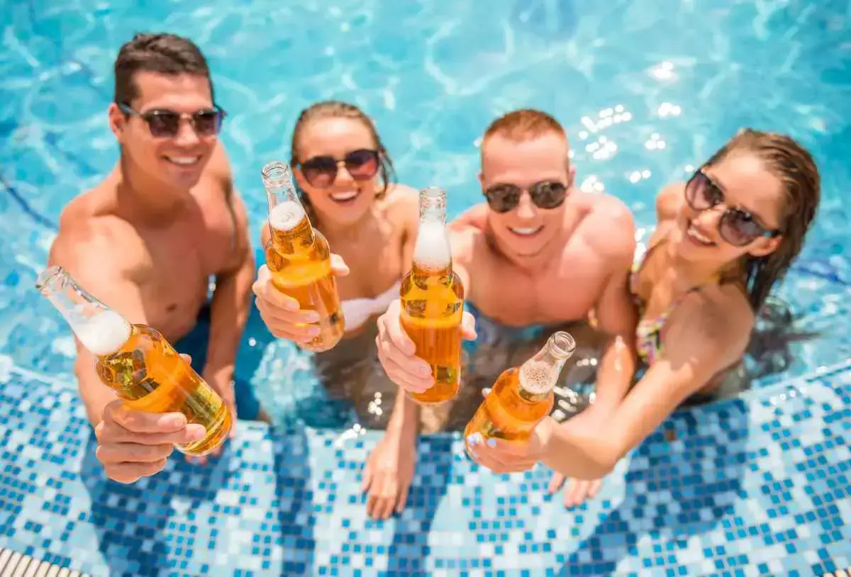 Trae tu propio alcohol a las piscinas de Las Vegas (¿puedes?) Trae tu propio alcohol a las piscinas de Las Vegas (¿puedes?)