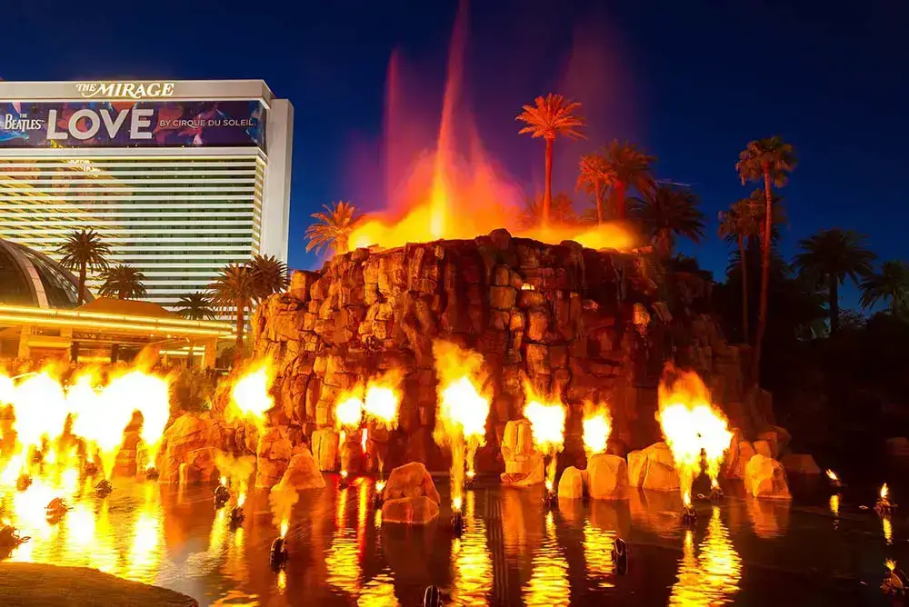 Volcán Mirage en el Strip de Las Vegas (horarios y consejos) Volcán Mirage en el Strip de Las Vegas (horarios y consejos)