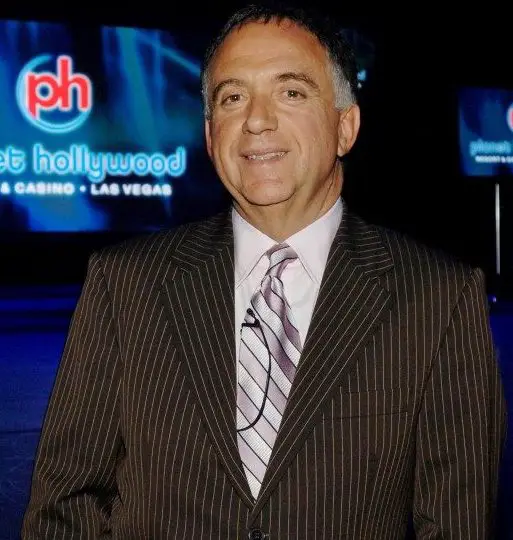 Robert Earl, miembro de la junta |