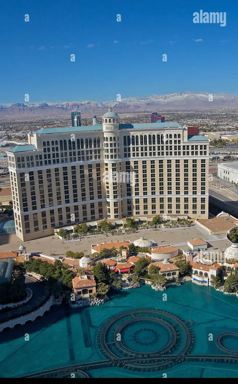 Una vista del Hotel Bellagio y la maquinaria de la fuente del Bellagio...