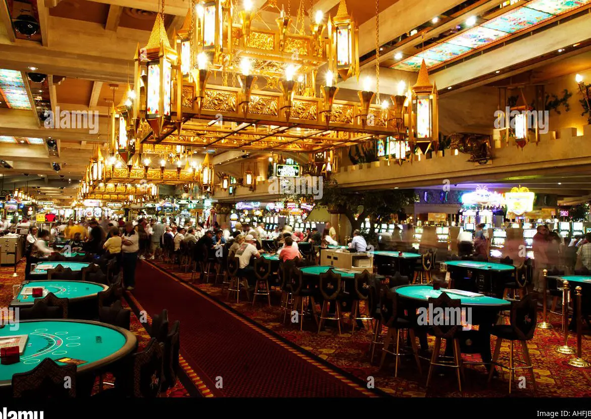 Interior del Casino Hotel Excalibur Las Vegas Fotografía de stock - Alamy